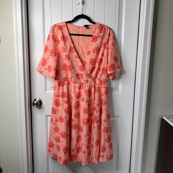 Torrid Floral Print spring Dress‎ V-Neck Flutter Sleeve Size 10 vacation summer - Picture 1 of 4